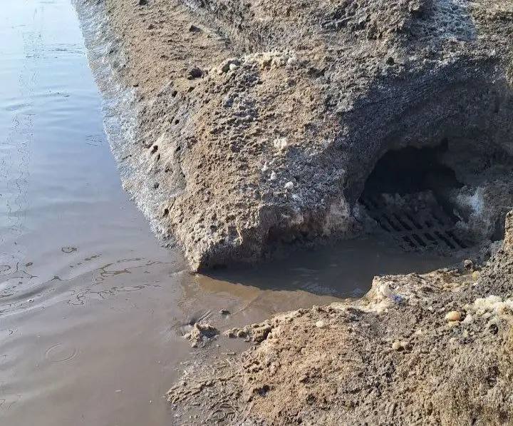 Две бригады ЦУГД ежедневно чистят по 35-50 колодцев и решеток ливневок