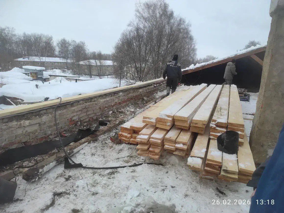 При надзорном сопровождении прокуроров в регионе продолжается восстановление обрушившихся под тяжестью снега кровель многоквартирных домов При надзорном сопровождении прокуроров в регионе продолжается восстановление обрушившихся под тяжестью снега кровель многоквартирных домов