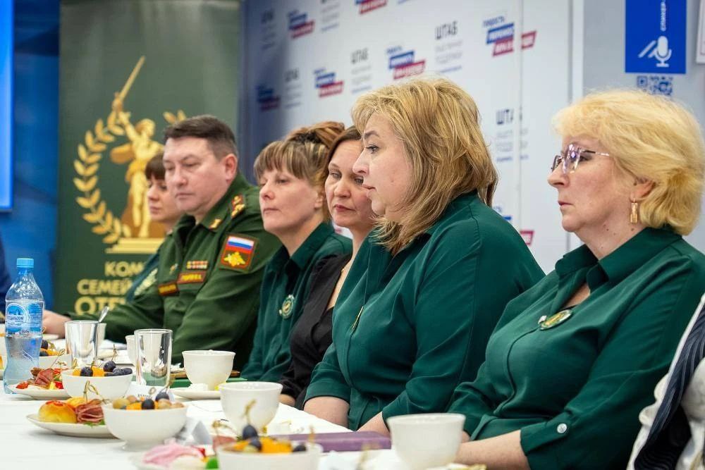 Губернатор обсудил поддержку семей участников СВО с Комитетом семей воинов Отечества Губернатор обсудил поддержку семей участников СВО с Комитетом семей воинов Отечества