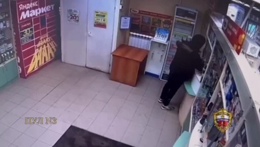 В Москве мужчина ограбил аптеку с помощью кирпича: