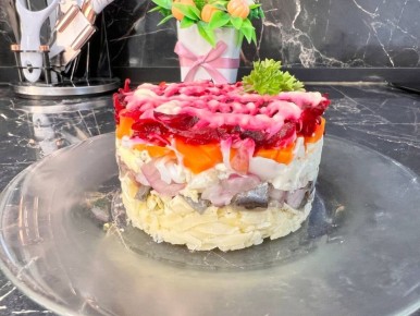 Неповторимый салат с соленой килькой: яркость и вкус на вашем столе