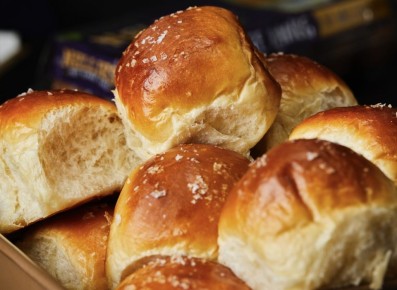 Неповторимые домашние булочки на завтрак: как сделать утро особенным