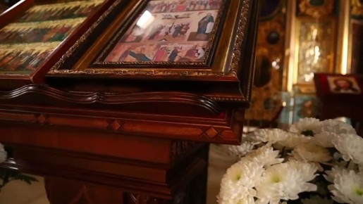 Пусть этот день наполнит дом теплом, светом и добрыми мыслями