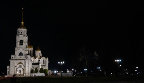Светлый праздник. Сегодня ночью в Пасхальных богослужениях приняли участие тысячи владимирцев, в том числе первые лица региона