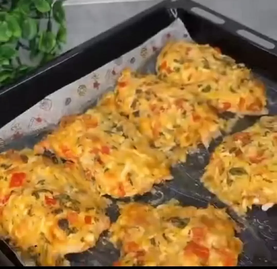 Запеченное куриное филе под аппетитной шапочкой