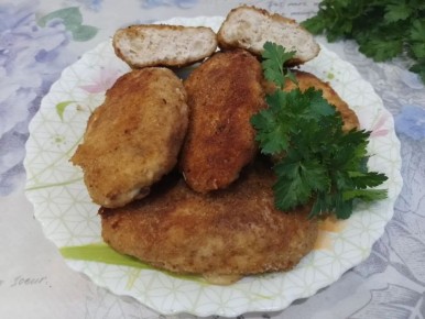 Вкусные куриные котлеты с хрустящей корочкой: простой рецепт