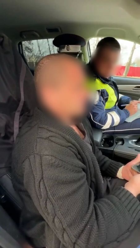 Житель Коврова предстанет перед судом по обвинению в покушении на дачу взятки сотруднику ГАИ Житель Коврова предстанет перед судом по обвинению в покушении на дачу взятки сотруднику ГАИ