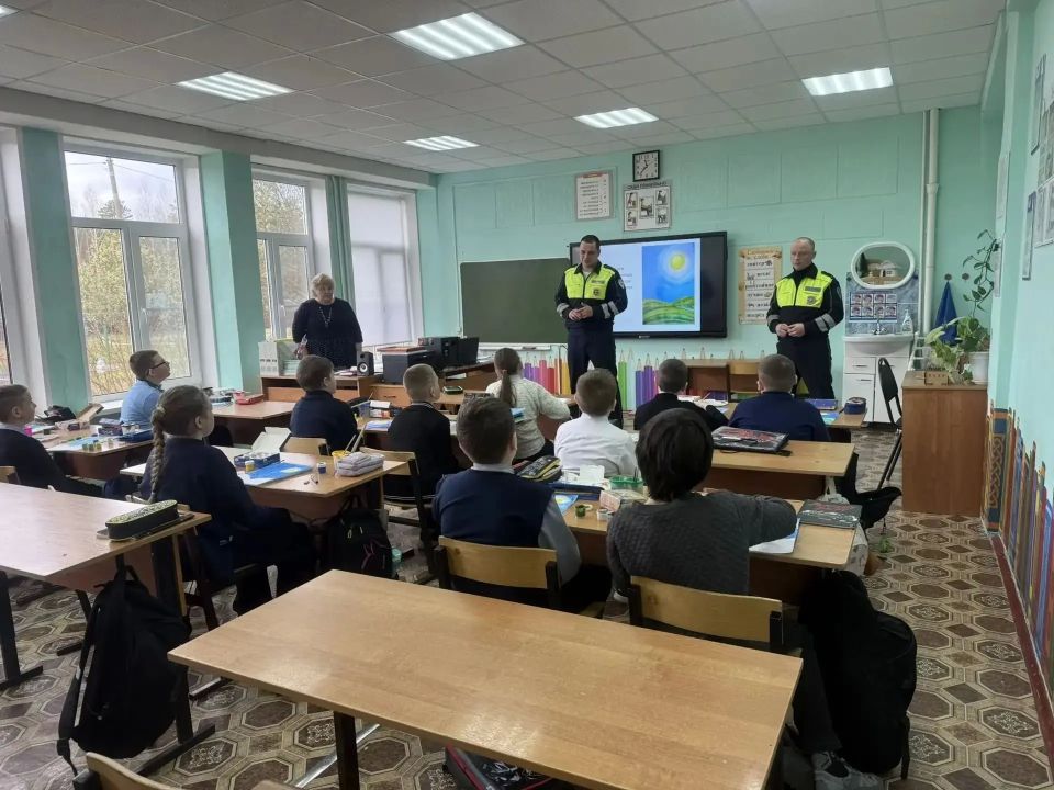 В Гусь-Хрустальном и Петушках сотрудники Госавтоинспекции провели мероприятия по безопасности дорожного движения В Гусь-Хрустальном и Петушках сотрудники Госавтоинспекции провели мероприятия по безопасности дорожного движения