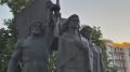 В День памяти и скорби владимирцы возложили цветы к мемориалу и зажгли свечи