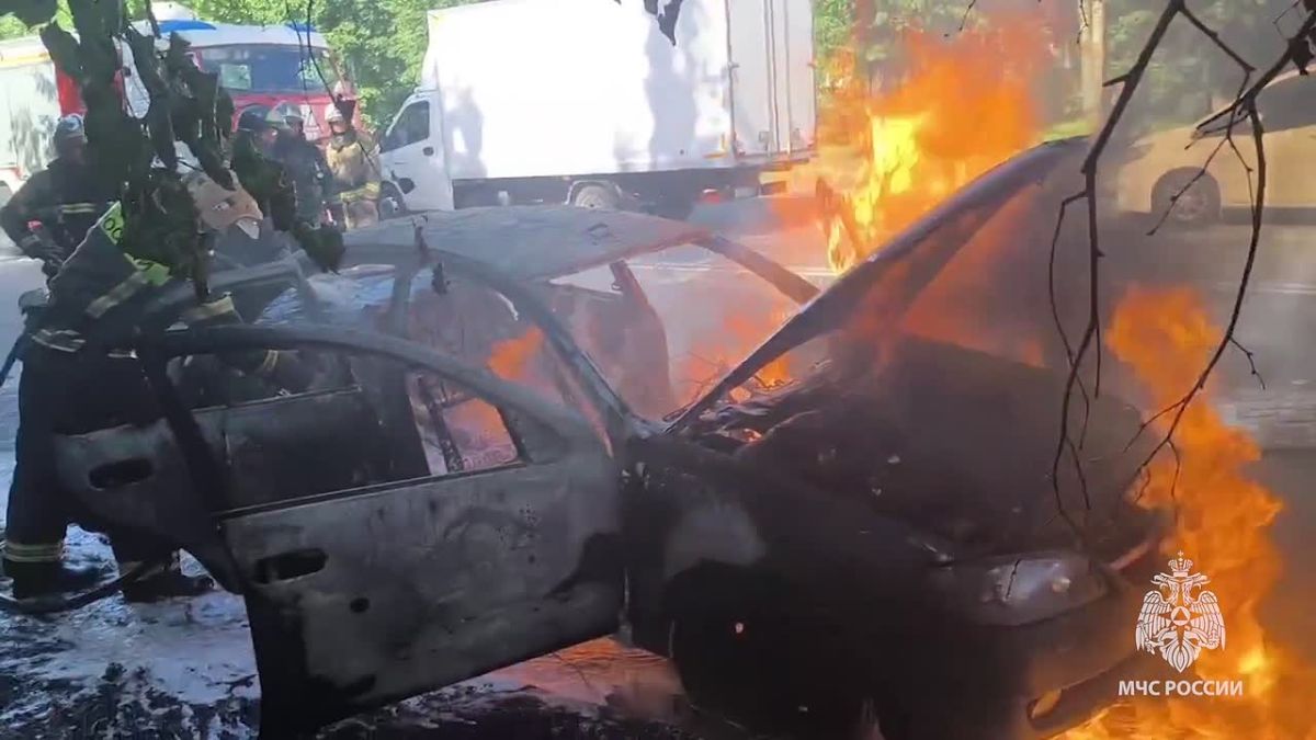 Пожарные не дали разлиться горящему бензину