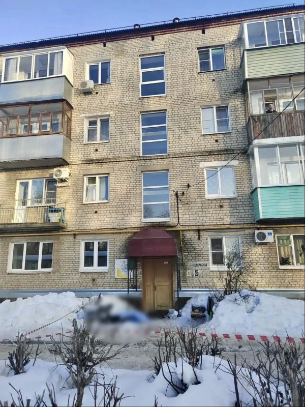 Директор обслуживающей организации обвиняется в оказании услуг, не отвечающих требованиям безопасности, в результате чего из-за схода снега погибла пенсионерка Директор обслуживающей организации обвиняется в оказании услуг, не отвечающих требованиям безопасности, в результате чего из-за схода снега погибла пенсионерка