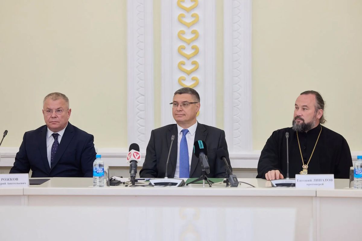 Заместитель председателя Законодательного Собрания Владимирской области Дмитрий Рожков принял участие в праздновании Дня семьи, любви и верности Заместитель председателя Законодательного Собрания Владимирской области Дмитрий Рожков принял участие в праздновании Дня семьи, любви и верности