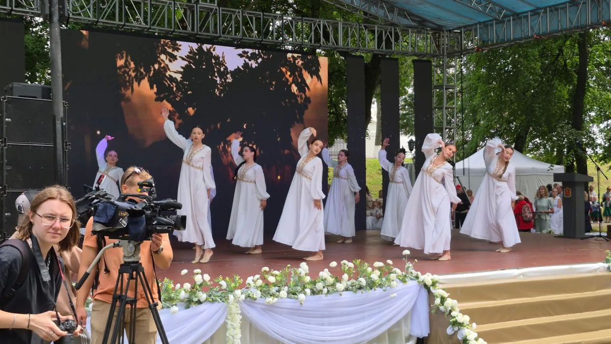 Прямосейчас в парке имени А.С. Пушкина проходит «Всероссийский парад семьи»! Прямосейчас в парке имени А.С. Пушкина проходит «Всероссийский парад семьи»!