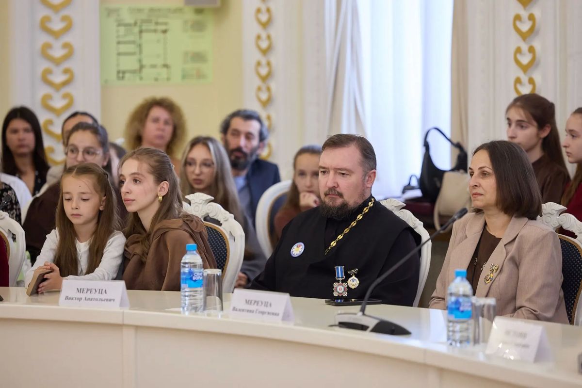 Заместитель председателя Законодательного Собрания Владимирской области Дмитрий Рожков принял участие в праздновании Дня семьи, любви и верности Заместитель председателя Законодательного Собрания Владимирской области Дмитрий Рожков принял участие в праздновании Дня семьи, любви и верности
