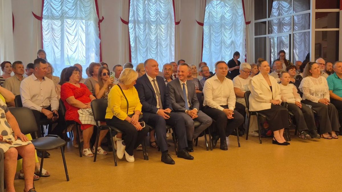 Прямо сейчас в Патриаршем саду проходит торжественное мероприятие, посвящённое Дню семьи, любви и верности! Прямо сейчас в Патриаршем саду проходит торжественное мероприятие, посвящённое Дню семьи, любви и верности!