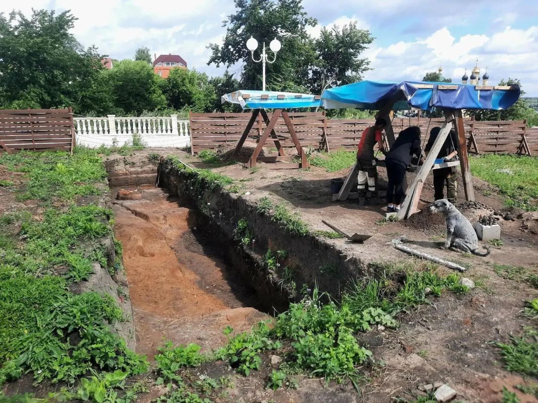На раскопках в Окском парке в Муроме нашли древние бусины и замки На раскопках в Окском парке в Муроме нашли древние бусины и замки