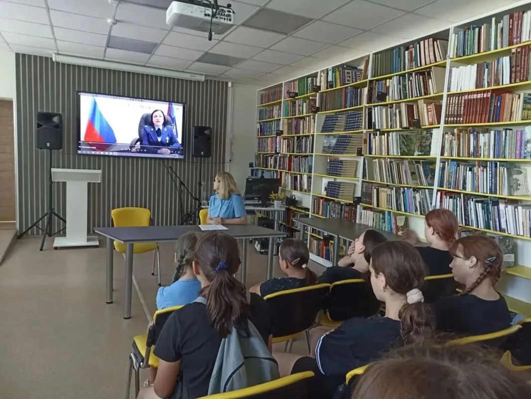 Помощник прокурора Селивановского района Ольга Хохлова рассказала юным спортсменам о важности противодействия идеологии терроризма Помощник прокурора Селивановского района Ольга Хохлова рассказала юным спортсменам о важности противодействия идеологии терроризма
