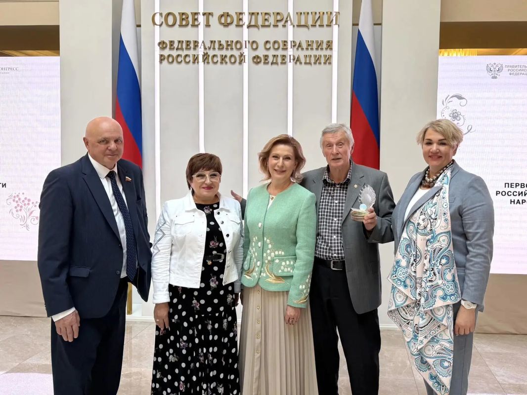 Владимир Касаткин из Гусь-Хрустального стал лучшим мастером народного художественного промысла Владимир Касаткин из Гусь-Хрустального стал лучшим мастером народного художественного промысла