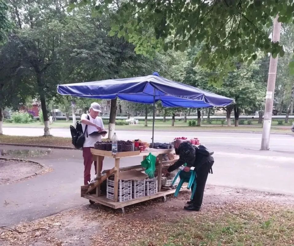 В городе продолжается борьба с незаконной уличной торговлей В городе продолжается борьба с незаконной уличной торговлей