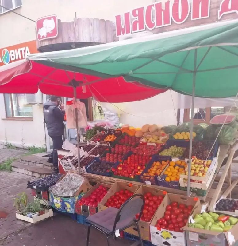 В городе продолжается борьба с незаконной уличной торговлей В городе продолжается борьба с незаконной уличной торговлей