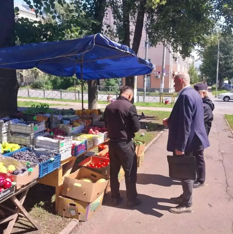 В городе продолжается борьба с незаконной уличной торговлей В городе продолжается борьба с незаконной уличной торговлей