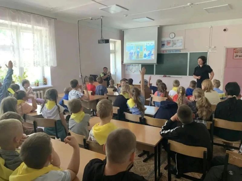 Сотрудники Госавтоинспекции ОМВД России «Меленковский» проводят профилактические встречи с детьми Сотрудники Госавтоинспекции ОМВД России «Меленковский» проводят профилактические встречи с детьми