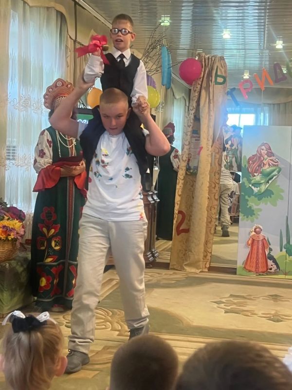 Сотрудники прокуратуры Владимирской области поздравили воспитанников подшефного Суздальского детского дома с наступающим Днем знаний Сотрудники прокуратуры Владимирской области поздравили воспитанников подшефного Суздальского детского дома с наступающим Днем знаний