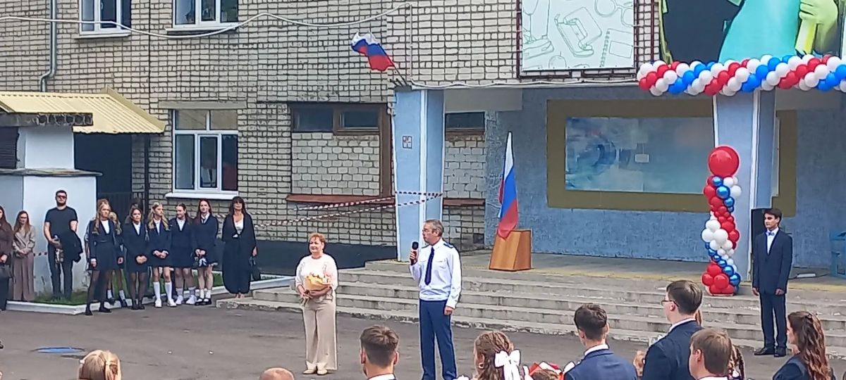 Работники прокуратуры региона приняли участие в торжественных мероприятиях, посвящённых Дню знаний Работники прокуратуры региона приняли участие в торжественных мероприятиях, посвящённых Дню знаний