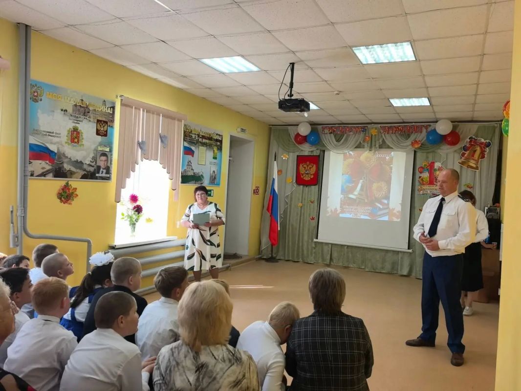 Работники прокуратуры региона приняли участие в торжественных мероприятиях, посвящённых Дню знаний Работники прокуратуры региона приняли участие в торжественных мероприятиях, посвящённых Дню знаний