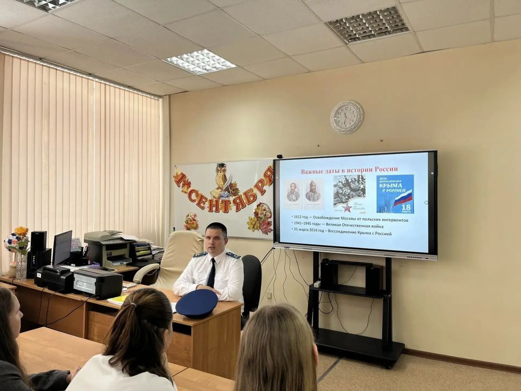 Работники прокуратуры региона приняли участие в торжественных мероприятиях, посвящённых Дню знаний Работники прокуратуры региона приняли участие в торжественных мероприятиях, посвящённых Дню знаний