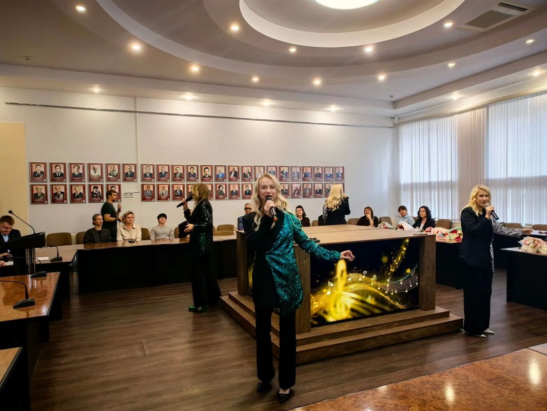 Сегодня в нашем городе прошла торжественная церемония вручения премии «Признание», где мы чествовали наших замечательных деятелей культуры, искусства и литературы Сегодня в нашем городе прошла торжественная церемония вручения премии «Признание», где мы чествовали наших замечательных деятелей культуры, искусства и литературы