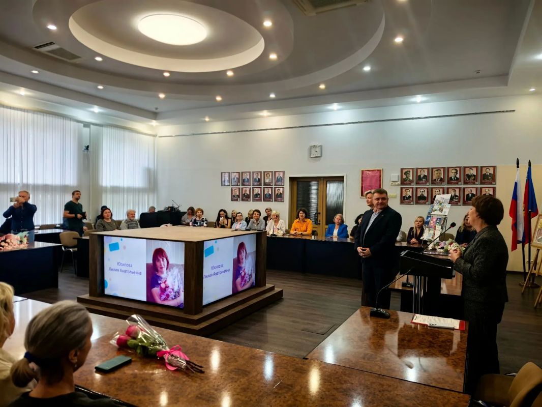 Сегодня в нашем городе прошла торжественная церемония вручения премии «Признание», где мы чествовали наших замечательных деятелей культуры, искусства и литературы Сегодня в нашем городе прошла торжественная церемония вручения премии «Признание», где мы чествовали наших замечательных деятелей культуры, искусства и литературы