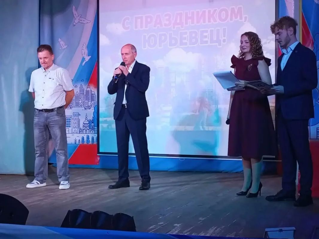Накануне в Доме культуры «Юрьевец» состоялось торжественное мероприятие, объединившее жителей микрорайона Накануне в Доме культуры «Юрьевец» состоялось торжественное мероприятие, объединившее жителей микрорайона