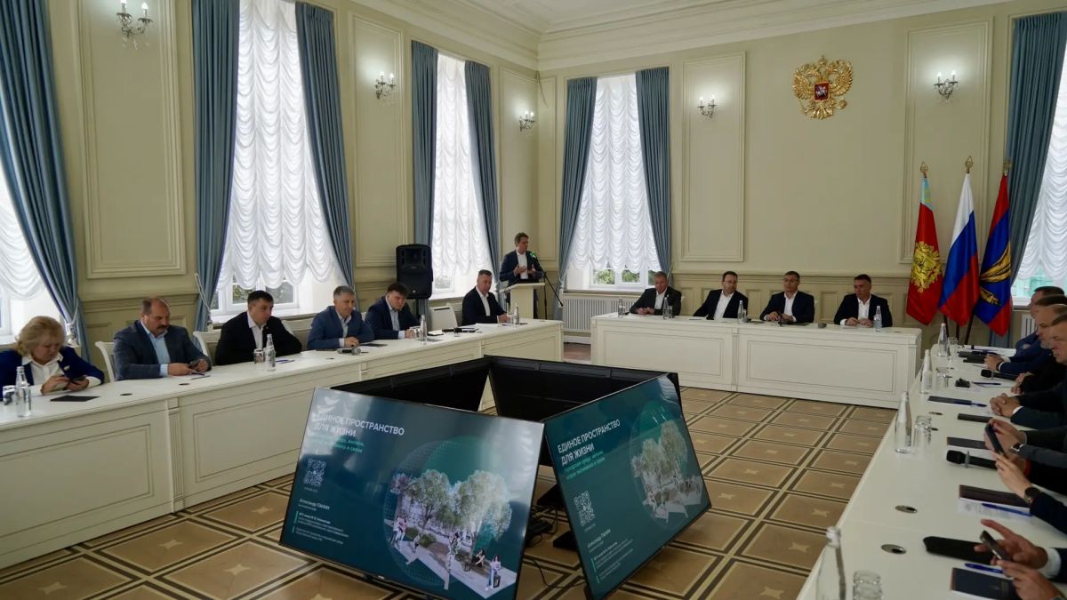 С губернатором Владимирской области Александром Авдеевым и его командой искали ответы на вызовы пространственного развития С губернатором Владимирской области Александром Авдеевым и его командой искали ответы на вызовы пространственного развития
