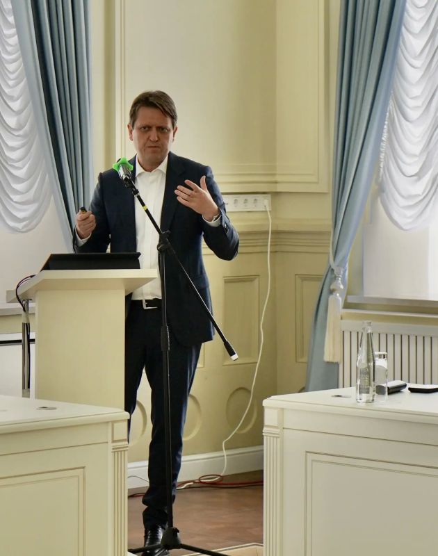 С губернатором Владимирской области Александром Авдеевым и его командой искали ответы на вызовы пространственного развития С губернатором Владимирской области Александром Авдеевым и его командой искали ответы на вызовы пространственного развития