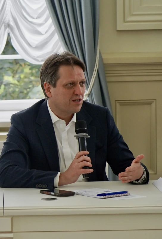 С губернатором Владимирской области Александром Авдеевым и его командой искали ответы на вызовы пространственного развития С губернатором Владимирской области Александром Авдеевым и его командой искали ответы на вызовы пространственного развития