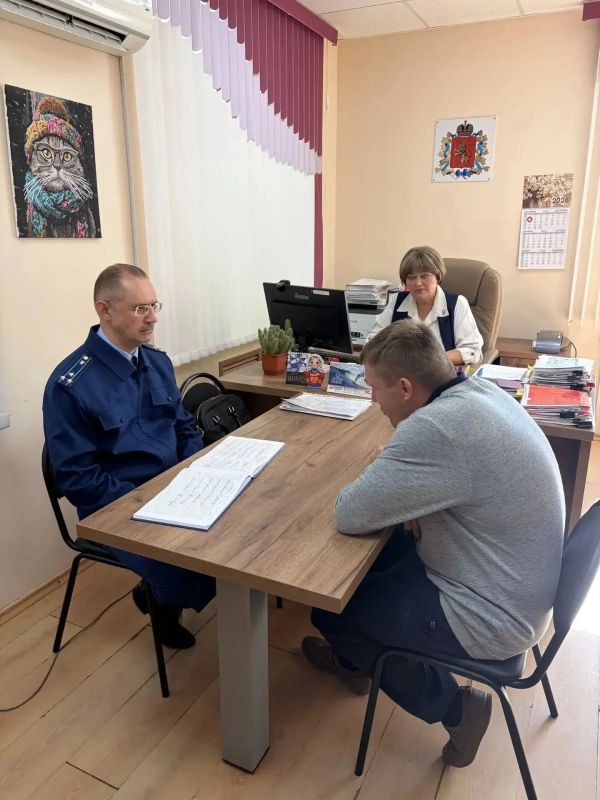 Собинский межрайонный прокурор Андрей Широких провел прием граждан в Лакинском отделении Собинского дома социального обслуживания Собинский межрайонный прокурор Андрей Широких провел прием граждан в Лакинском отделении Собинского дома социального обслуживания