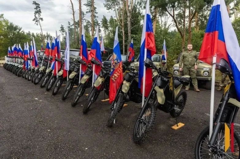 В единстве — наша сила: 50 единиц техники отправились в зону СВО В единстве — наша сила: 50 единиц техники отправились в зону СВО