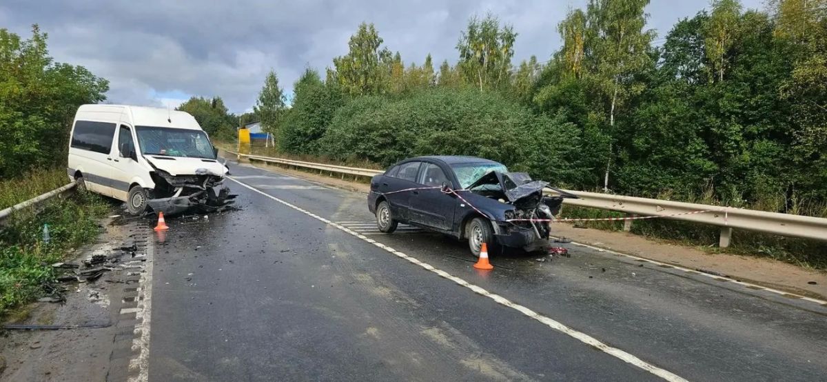 Смертельная авария в ливень: известно об одной погибшей - водителе «Ниссана», выехавшей на встречку, и троих пострадавших в салоне «Мерседеса» Смертельная авария в ливень: известно об одной погибшей - водителе «Ниссана», выехавшей на встречку, и троих пострадавших в салоне «Мерседеса»