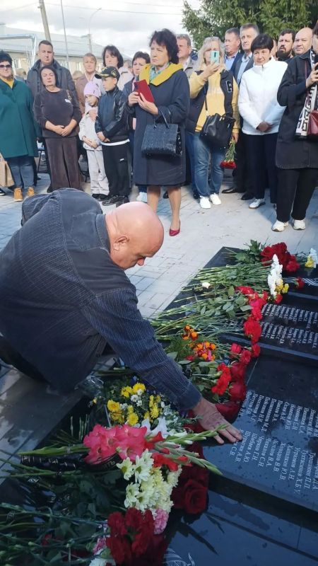 Место, где живёт память. В центре Судогды, у мемориала «1941–1945» на улице Ленина, состоялось открытие памятника погибшим участникам СВО Место, где живёт память. В центре Судогды, у мемориала «1941–1945» на улице Ленина, состоялось открытие памятника погибшим участникам СВО