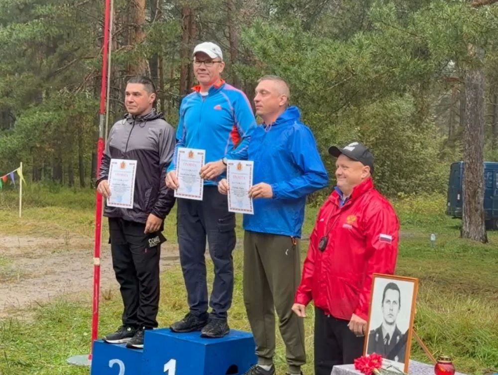 В Камешково прошел лично командный чемпионат УМВД России по Владимирской области по легкоатлетическому кроссу, посвященный памяти погибшего при исполнении служебных обязанностей старшины милиции Николая Сизинцева В Камешково прошел лично командный чемпионат УМВД России по Владимирской области по легкоатлетическому кроссу, посвященный памяти погибшего при исполнении служебных обязанностей старшины милиции Николая Сизинцева