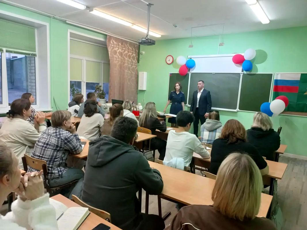 Сотрудники следственного управления приняли участие в родительском собрании в профильном кадетском классе Следственного комитета