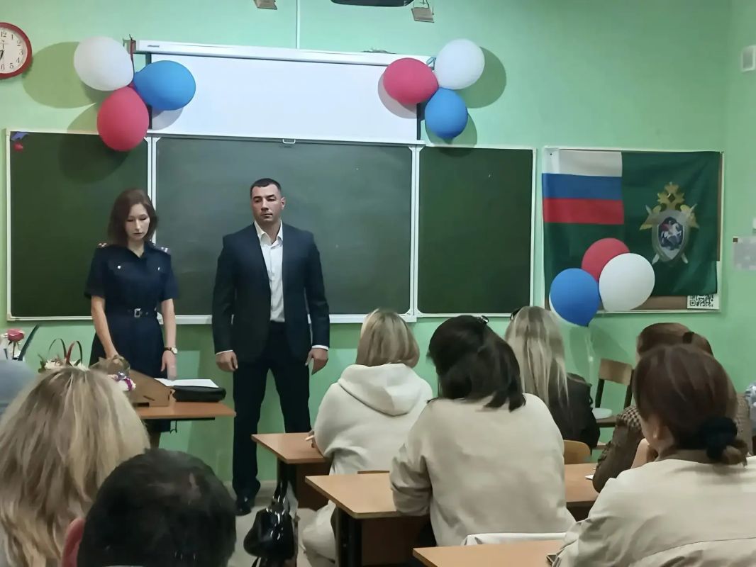 Сотрудники следственного управления приняли участие в родительском собрании в профильном кадетском классе Следственного комитета Сотрудники следственного управления приняли участие в родительском собрании в профильном кадетском классе Следственного комитета