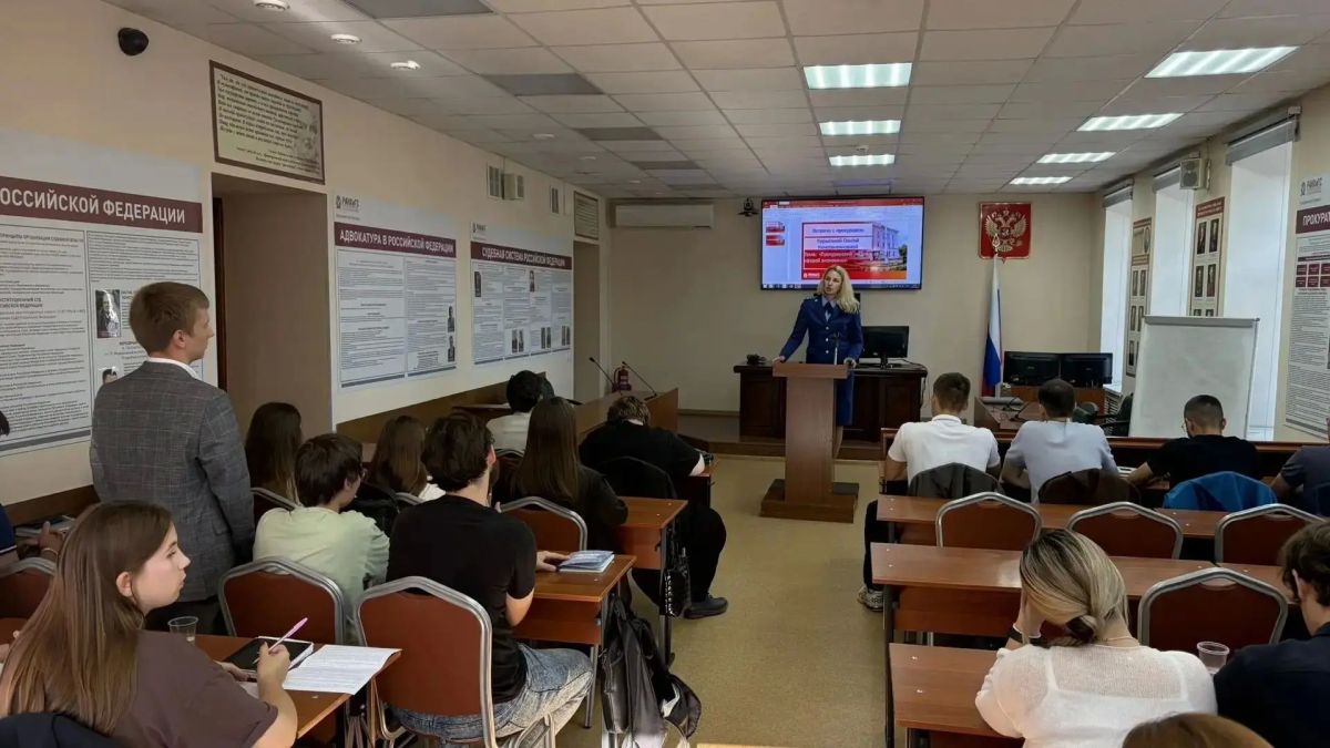 Прокурор управления по надзору за исполнением федерального законодательства прокуратуры области Ольга Курысева рассказала студентам об особенностях прокурорского надзора в сфере экономики Прокурор управления по надзору за исполнением федерального законодательства прокуратуры области Ольга Курысева рассказала студентам об особенностях прокурорского надзора в сфере экономики