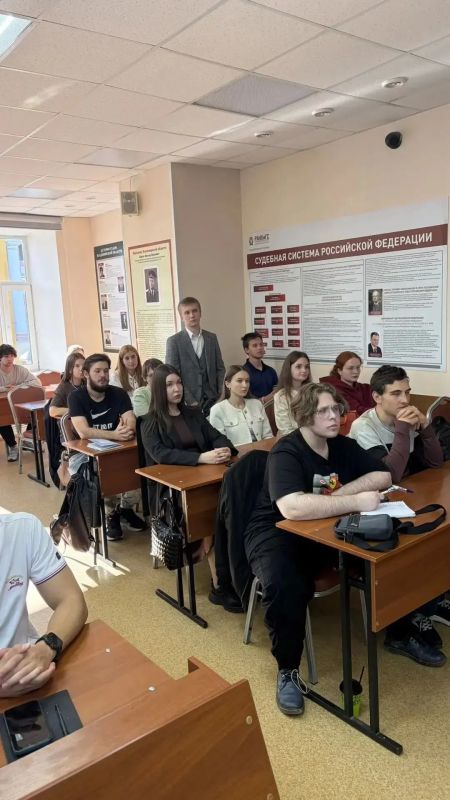 Прокурор управления по надзору за исполнением федерального законодательства прокуратуры области Ольга Курысева рассказала студентам об особенностях прокурорского надзора в сфере экономики Прокурор управления по надзору за исполнением федерального законодательства прокуратуры области Ольга Курысева рассказала студентам об особенностях прокурорского надзора в сфере экономики