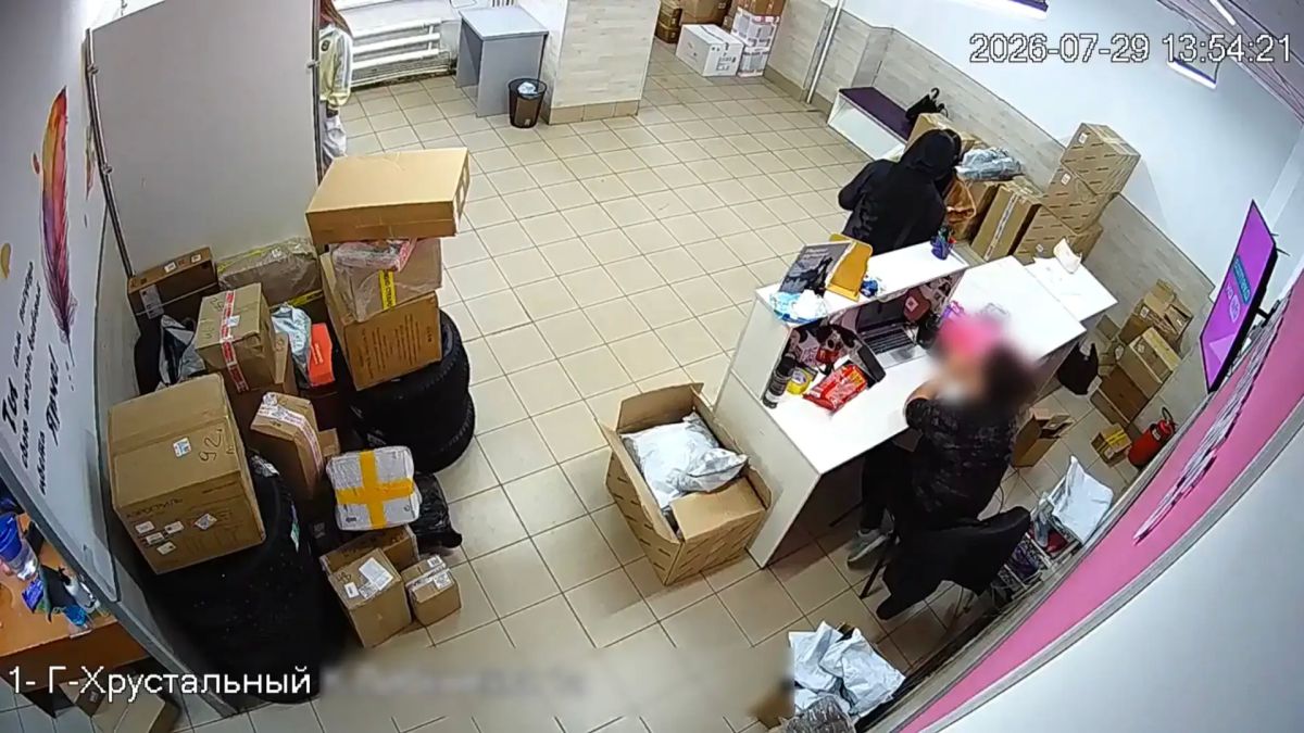 В Гусь-Хрустальном молодая девушка подозревается в хищении товара из пункта выдачи заказов и вовлечении в совершение преступления несовершеннолетнего