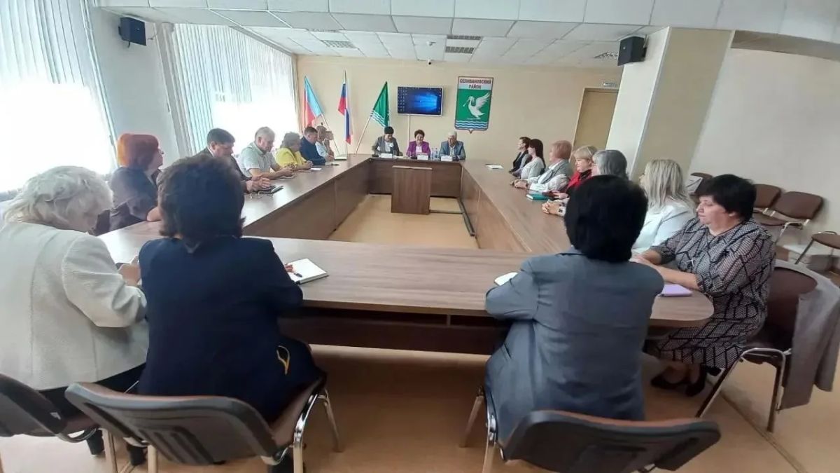 Министр образования Владимирской области Светлана Болтунова провела прием граждан и посетила школы и детский сад в Селивановском округе Министр образования Владимирской области Светлана Болтунова провела прием граждан и посетила школы и детский сад в Селивановском округе