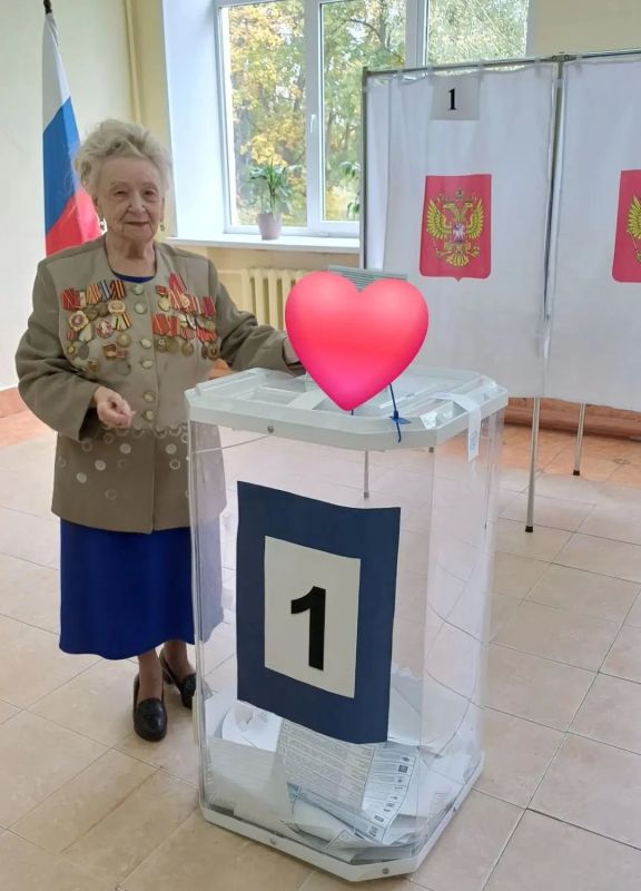 Посмотрите, какие замечательные избиратели приходят на наши участки! Посмотрите, какие замечательные избиратели приходят на наши участки!
