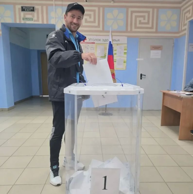 Спортсмены и тренеры Владимирской области проголосовали на выборах Спортсмены и тренеры Владимирской области проголосовали на выборах