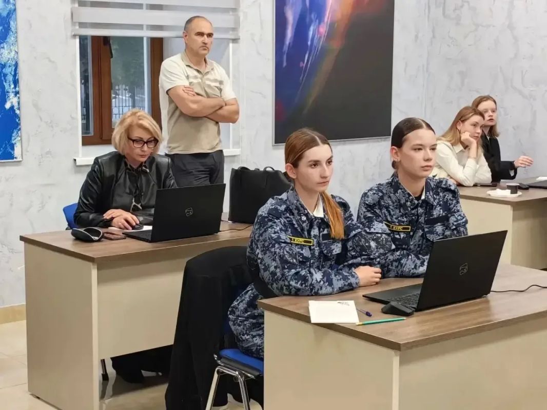 МОЛОДЁЖЬ НА СТРАЖЕ ВЫБОРОВ МОЛОДЁЖЬ НА СТРАЖЕ ВЫБОРОВ
